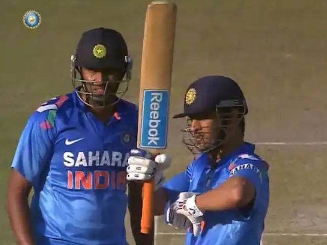 ਇਸ ਸੂਚੀ 'ਚ ਸਾਬਕਾ ਭਾਰਤੀ ਕਪਤਾਨ ਮਹਿੰਦਰ ਸਿੰਘ ਧੋਨੀ ਦਾ ਨਾਂ ਚੌਥੇ ਨੰਬਰ 'ਤੇ ਹੈ। ਮਹਿੰਦਰ ਸਿੰਘ ਧੋਨੀ ਨੇ ਆਸਟ੍ਰੇਲੀਆ ਖ਼ਿਲਾਫ਼ ਆਖਰੀ 10 ਓਵਰਾਂ 'ਚ 79 ਦੌੜਾਂ ਬਣਾਈਆਂ। ਇਹ ਮੈਚ ਭਾਰਤ ਅਤੇ ਆਸਟ੍ਰੇਲੀਆ ਵਿਚਾਲੇ ਸਾਲ 2013 'ਚ ਖੇਡਿਆ ਗਿਆ ਸੀ।