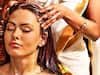 Hair Care Tips : केसांना तेल लावताना तुम्हीही 'या' चुका करता का? जाणून घ्या केसांना तेल कधी लावावे