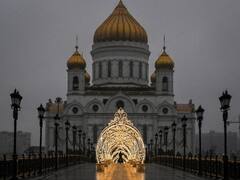 Preparations In Full Swing For Christmas Celebrations Across The World, Buzz Back In Markets. In Pics