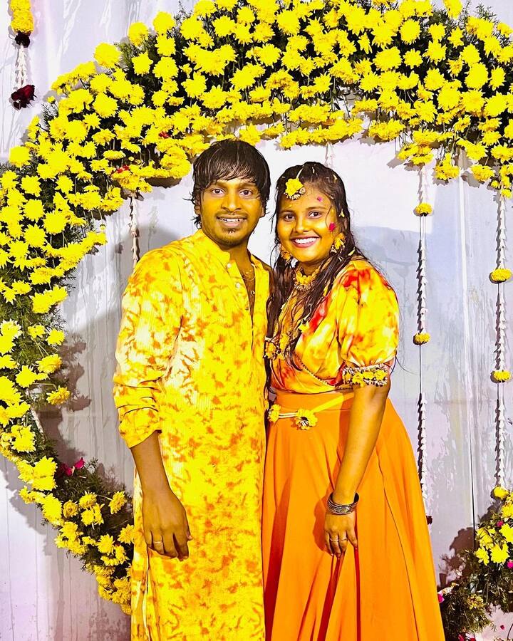 బుల్లితెర నుంచి నటీనటులు, కమెడియన్స్ రాజు జంటకు శుభాకాంక్షలు తెలిపారు.