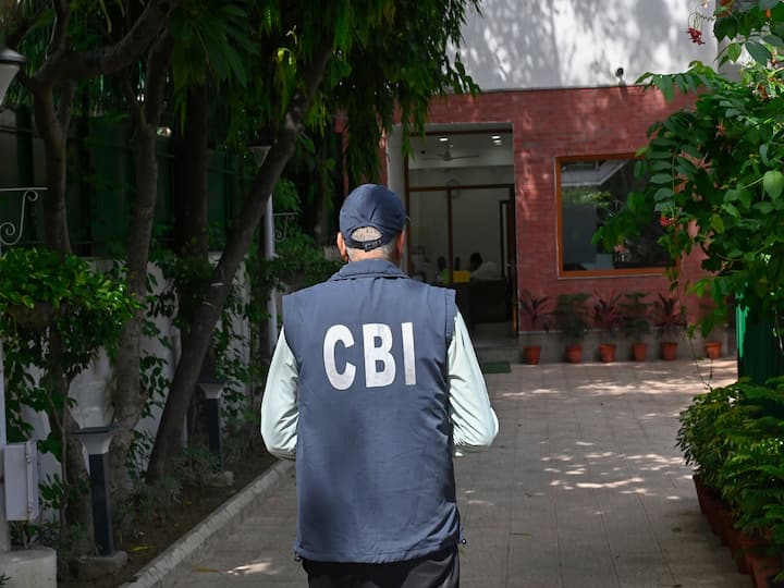 West Bengal Gang Posing As CBI Officers Conduct Fake Raid, Loot Rs 30 Lakh Cash And Jewellery From Businessman's Home Bengal: Gang Posing As CBI Officers Conduct Fake Raid, Loot Rs 30 Lakh Cash And Jewellery From Businessman's Home