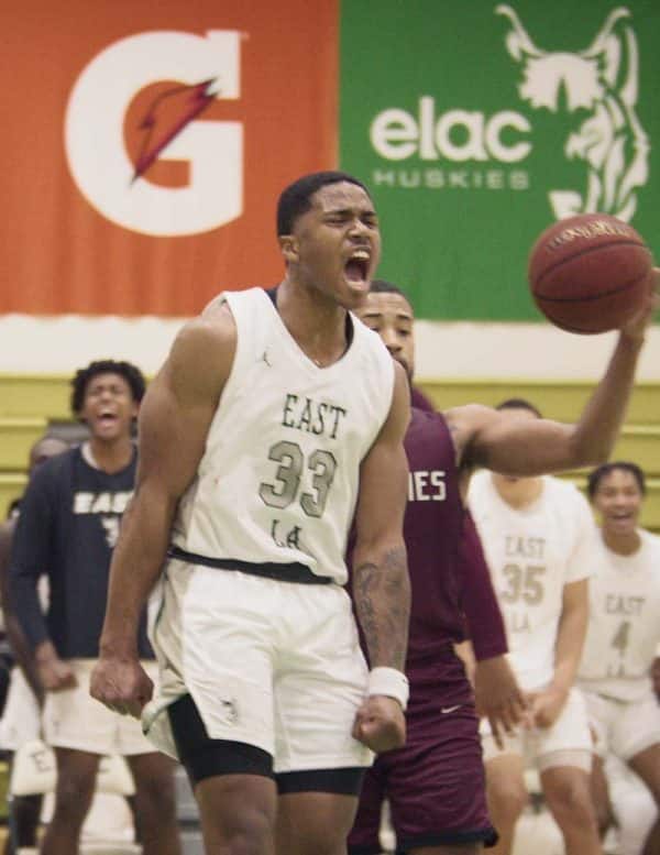 LAST CHANCE U: BASKETBALL: SEASON 2 – अगर आप बास्केटबॉल पसंद करते हैं तो बता दें कि एमी-नॉमिनेटेड स्पोर्ट्स सीरीज़ लास्ट चांस यू: बास्केटबॉल अपने नए सीजन के साथ रिलीज के लिए तैयार है. ये सीरीज भी नेटफ्लिक्स पर 13 दिसंबर को रिलीज होगी.