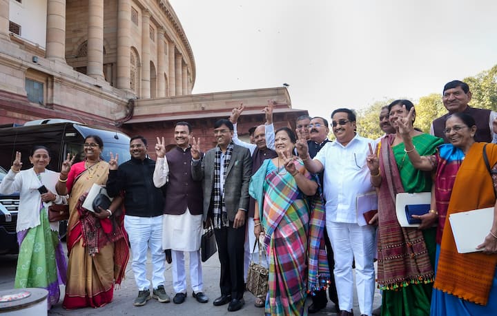 ওই মিটিংয়ে মন্ত্রী অশ্বিনী বৈষ্ণব ভারতীয় অর্থনীতির বৃদ্ধি নিয়ে একটি প্রেজেন্টেশন দেন। ভারতে মূল্যবৃদ্ধি লাগামে রাখা গিয়েছে বলেও জানান।