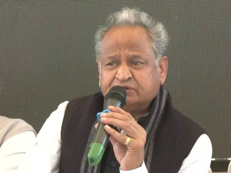 Rajasthan CM Ashok Gehlot Statement on Women Mensuration Cycle Sanitary Napkins 'Why Should Women Suffer In Silence?': Rajasthan CM Gehlot Announces Free Sanitary Pads For Women