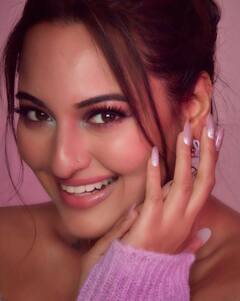 Sonakshi Sinha Nail Art: आपके हाथों की खूबसूरती पर लग जाएंगे चार चांद, बस एक बार सोनाक्षी सिन्हा के इन नेल आर्ट्स को करें रिक्रिएट