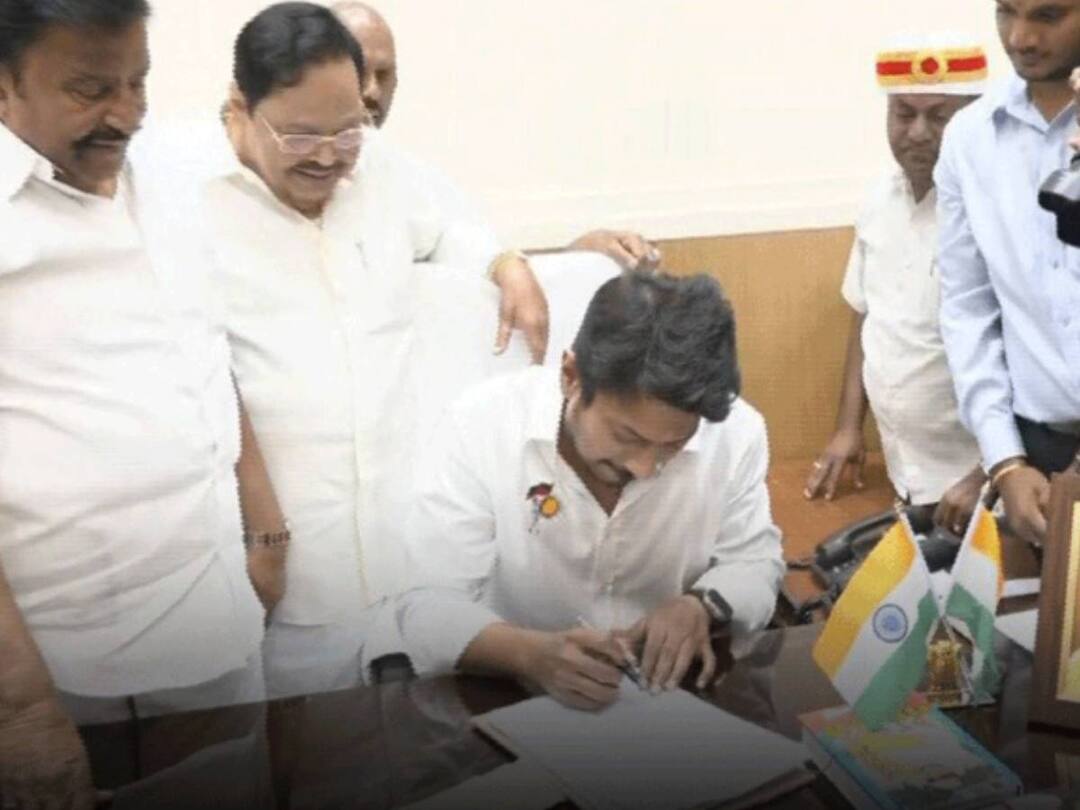 Minister Udhayanidhi Stalin: 3 கோப்புகளில் கையெழுத்திட்ட அமைச்சர் உதயநிதி...என்னென்ன தெரியுமா?