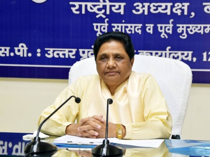 Mayawati targets Yogi government over GST team raid on shops in UP यूपी में दुकानों पर जीएसटी टीम की छापेमारी, मायावती ने योगी सरकार पर साधा निशाना, पूछा ये सवाल