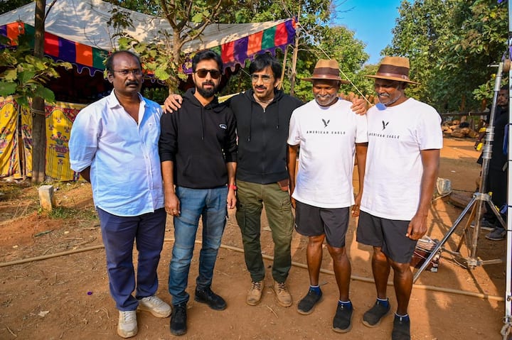 సెట్స్ లో రవితేజ చాలా ఎనర్జిటిక్ గా కనిపిస్తున్నారు.