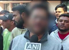 'छोटी बेटी ने बताया दीदी पर दो लड़के एसिड डालकर चले गए', पिता बोले- काफी खराब है बेटी की हालत