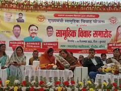 यूपी के बलिया में 500 जोड़ों की हुई शादी, मंत्री दयाशंकर सिंह और विधायक केतकी सिंह ने दी बधाई