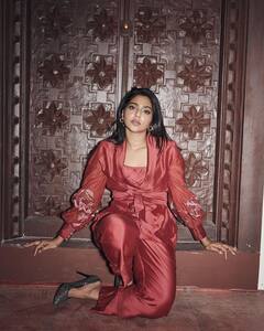 Aishwarya Lekshmi :  ‘அலைகடல் ஆழம் நிலவு அறியாதோ..’ பூங்குழலியின் லேட்டஸ்ட் போட்டோஸ்!