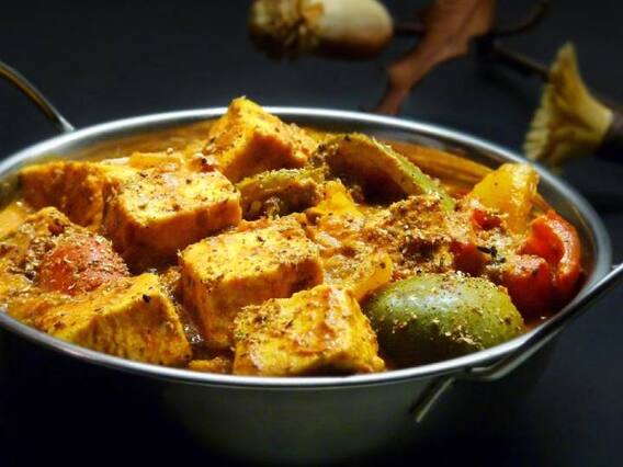 Kadhai Paneer: रेस्टोरेंट स्टाइल में घर पर बनाएं कढ़ाई पनीर, कुछ मिनटों में बनकर हो जाएगा तैयार