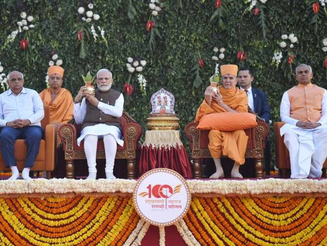 PM Narendra Modi Attend HH Pramukh Swami Maharaj Programme In Ahmedabad Gujarat Photo Gallery | Swami Maharaj: पीएम मोदी ने अहमदाबाद में प्रमुख स्वामी महाराज के शताब्दी समारोह का किया ...