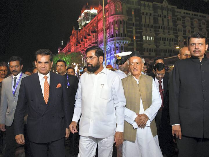 G20 Sherpa Amitabh Kant, Maharashtra Governor Bhagat Singh Koshyari, CM Eknath Shinde, and Deputy CM Devendra Fadnavis with the G20 delegates during the heritage walk.  Source: PTI