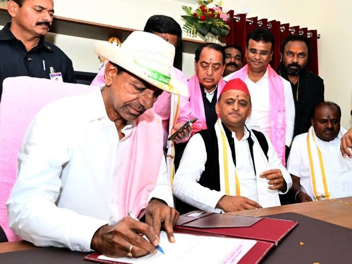 KCR inaugurated BRS national office in Delhi these leaders also present ann सीएम KCR ने दिल्ली में किया BRS के राष्ट्रीय कार्यालय का उद्घाटन, अखिलेश यादव और एचडी कुमारस्वामी समेत ये नेता रहे मौजूद