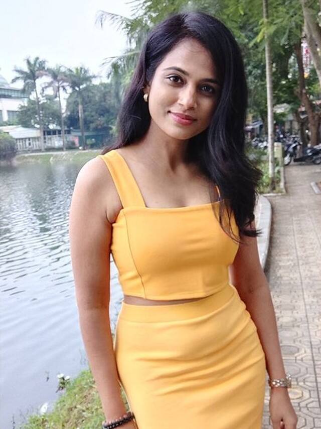 இன்ஸ்டா நாயகி ரம்யா பாண்டியன் தற்போது வியட்நாமுக்கு வெகேஷன் சென்றுள்ளார்