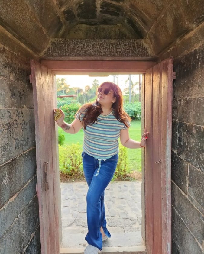 প্রসঙ্গত, নানা ইস্যুতে সরব হন শ্রীলেখা মিত্র। কোনও ছবি প্রেক্ষাগৃহ না পেলে তাঁকে প্রতিবাদ করতে দেখা যায়।
