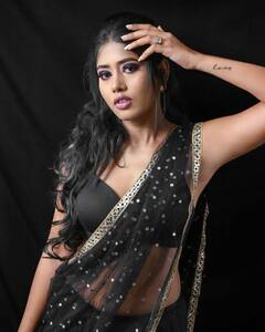 Siri Stazie: చీరలో సిరి స్టాజీ - పది రోజులు స్నానం చేయనంది, ఆర్జీవీతో బోల్డ్ ఇంటర్వ్యూ ఛాన్స్ కొట్టేసింది