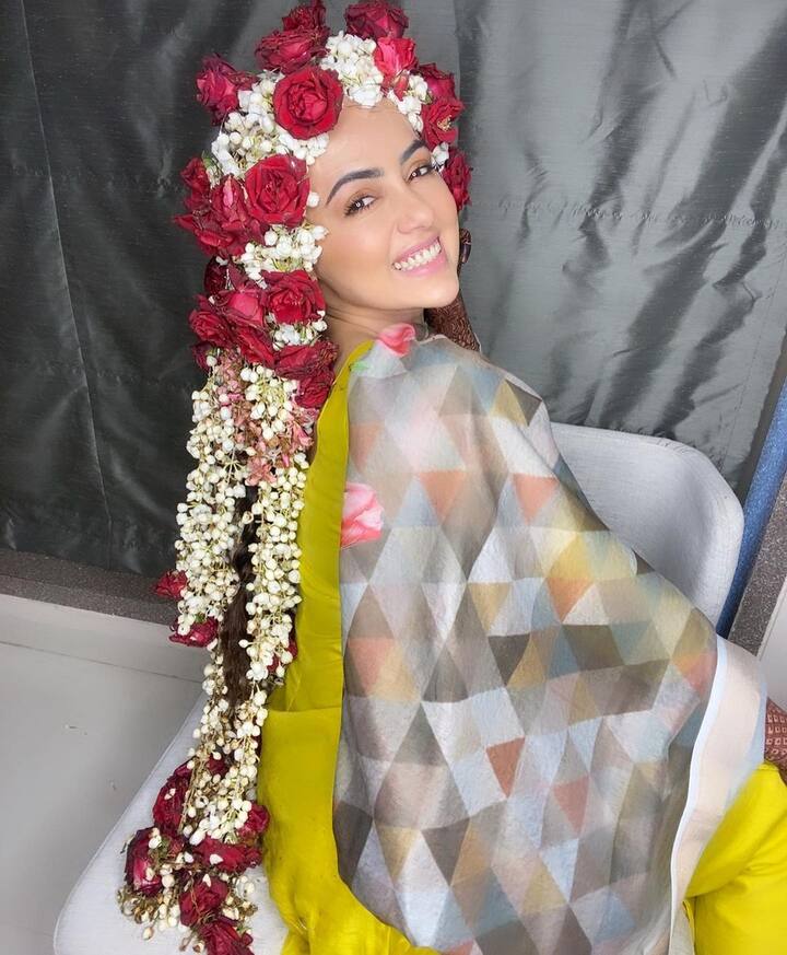 सना ने बताया कि फिर उन्हें अल्लाह ने संकेत दिया.  2019 में रमजान के महीने में सना को सपने में उनकी जलती हुई कब्र दिखाई दी. सना ने उस कब्र में खुद को देखा था.