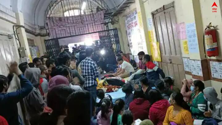 নির্বাচনের দাবিতে এদিন, ধর্মতলা পর্যন্ত মিছিল করেন, মেডিক্য়ালের পড়ুয়ারা। এদিন স্বাস্থ্য ভবনে এনিয়ে বৈঠক হওয়ার কথা থাকলেও, তা হল না।