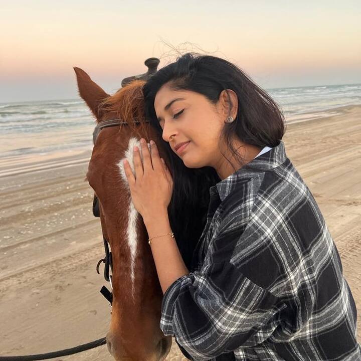 పెళ్లి తరువాత సినిమాలకు దూరంగా ఉంటుంది.Photo Credit@Meera Jasmin/Instagram