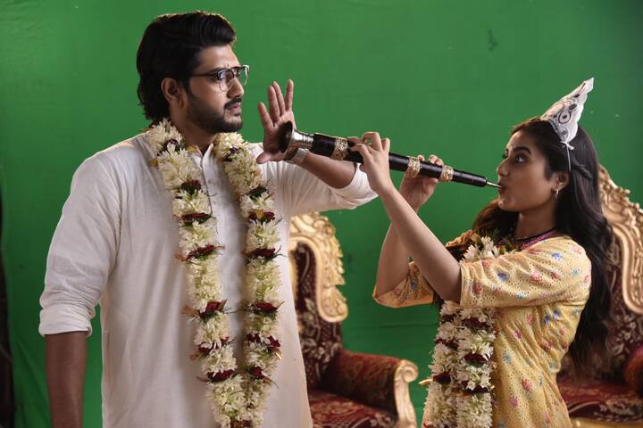 মুখ্য চরিত্রে অভিনয় করতে দেখা যাবে শুভঙ্কর সাহা ও স্বস্তিকা দত্তকে। আনুষ্ঠানিক ঘোষণার সঙ্গে হয়ে গেল লঞ্চ অনুষ্ঠান।