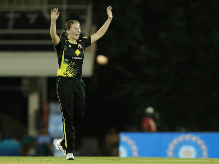 australia women beat india by 21 runs in third t20 ellyse perry and darcie brown star INDW vs AUSW: तीसरे टी20 में ऑस्ट्रेलिया ने टीम इंडिया को 21 रनों से हराया, सीरीज में बनाई बढ़त