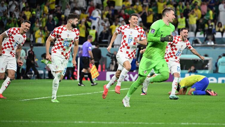 FIFA World Cup 2022 Qatar: United We Stand, Neymar's Personal Exchange With Brazil Teammates After Qatar Exit FIFA WC 2022 Qatar: বিশ্বকাপ থেকে বিদায়ের পর ব্রাজিল সতীর্থদের কী বলে সান্ত্বনা দেন 'নেতা' নেমার?