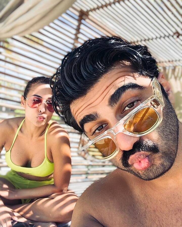 ये तस्वीर दोनों के वेकेशन टाइम की है. जहां दोनों बीच पर सेल्फी लेते हुए नजर आ रहे हैं.