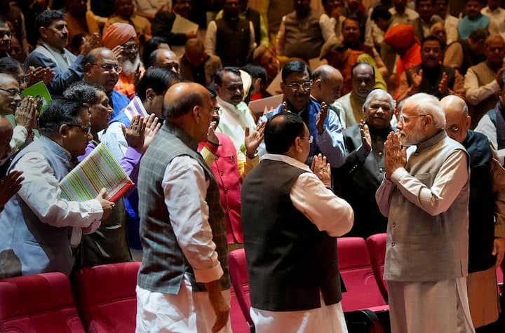 সূত্রের খবর, গুজরাতের ভোটের ফলের জন্য সেখানকার বিজেপি রাজ্য সভাপতি সিআর পাতিলের দরাজ প্রশংসা করেন নরেন্দ্র মোদি।