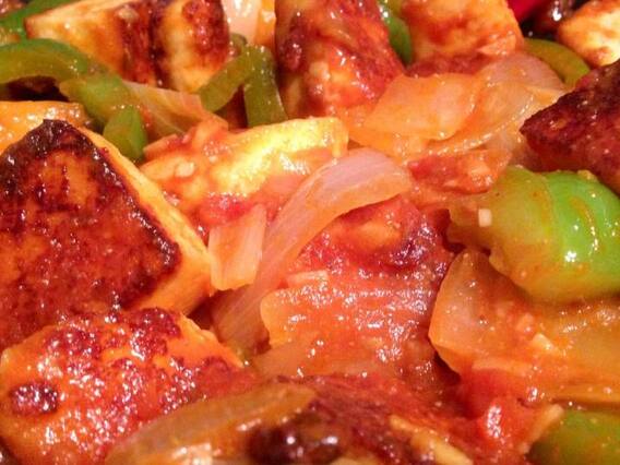 Kadhai Paneer: रेस्टोरेंट स्टाइल में घर पर बनाएं कढ़ाई पनीर, कुछ मिनटों में बनकर हो जाएगा तैयार
