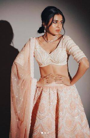 ਸਾੜ੍ਹੀ 'ਚ ਕਮਾਲ ਲੱਗਦੀ ਹੈ ਤੇਜਸਵੀ ਪ੍ਰਕਾਸ਼