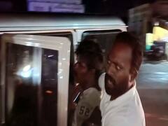 நகை பறிப்பில் ஈடுபட்டு தப்பிச் சென்ற இளைஞர்கள்; விபத்தில் சிக்கி தப்பி ஓடும் வீடியோ..!