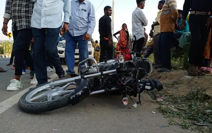 মূল বিমা পলিসি ছাড়াও বিমা কোম্পানির অ্যাড-অন 'জিরো ডেপ্রিসিয়েশন ইন্স্যুরেন্স' ব্যাটারি, টিউব ও টায়ার ছাড়া আপনার বাইকের অন্যান্য সব কিছুর ১০০ শতাংশ ক্ষতি কভার করে। অন্যদিকে, গাড়ির ব্যাটারি, টিউব ও টায়ারের ক্ষতির ক্ষেত্রে এই অ্যাড-অনটি মাত্র ৫০ শতাংশ কভার করবে।