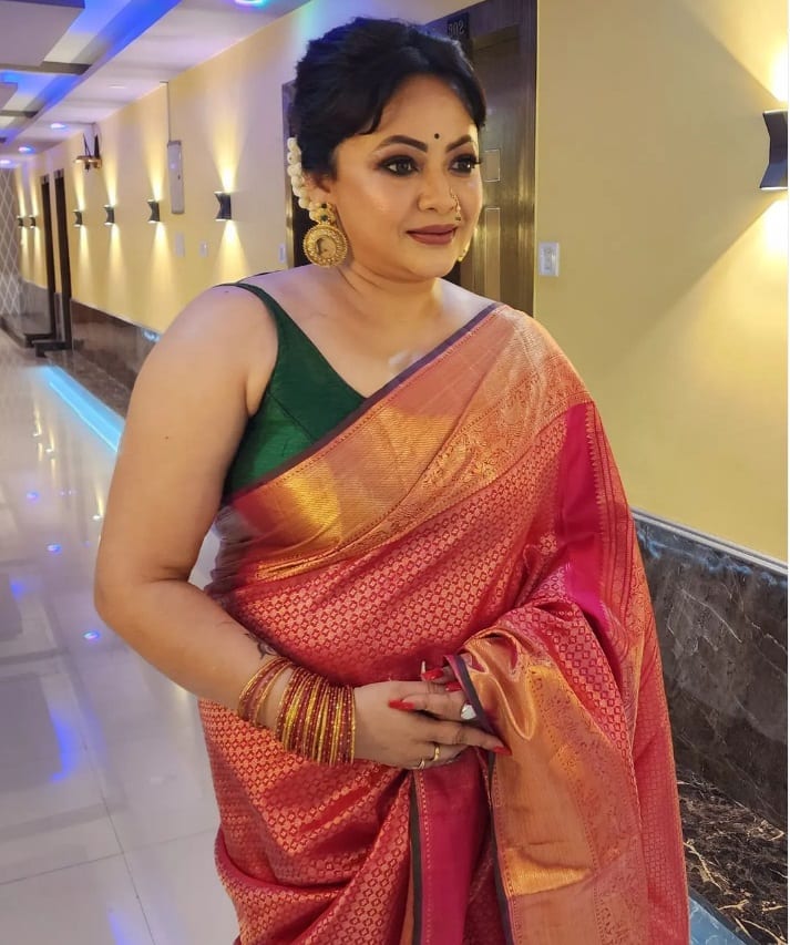 অভিনেত্রীর পোস্ট দেখেই বোঝা যাচ্ছে, মজার ছলে বললেও তিনি তাঁর মাসির হাতের রান্না করা খাবার খেতে কতটা ভালোবাসেন।