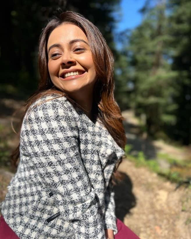 মঙ্গলবার রাত থেকেই নেট দুনিয়ায় একাধিক ছবি পোস্ট হতে শুরু করে। অভিনেত্রীর গায়ে হলুদের ছবি প্রকাশ্যে আসে।