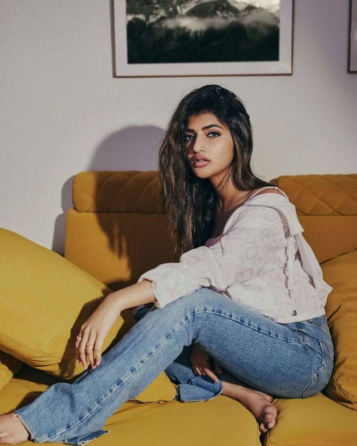 కైపెక్కించే చూపుతో మరింత అందంగా మెరిసిపోతోంది శ్రీలీల. -Image Credit: Sree leela/Instagram