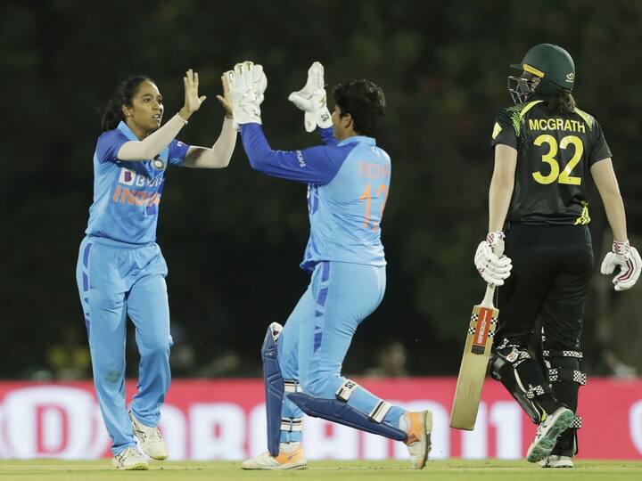 INDW vs AUSW 3rd T20 Australian womens team gave 173 runs target to Indian Women team at mumbai INDW vs AUSW : तिसऱ्या टी20 सामन्यात ऑस्ट्रेलियन महिलांची तुफान फलंदाजी, भारतासमोर 173 धावांचे आव्हान