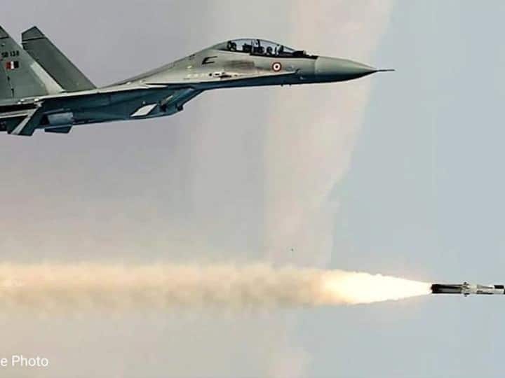 India china Clash Tawang skirmish Indian Air Force will conduct maneuvers Rafale, thunder, Sukhoi's power India China Clash: కాచుకో చైనా అంటున్న భారత వాయుసేన, డ్రాగన్‌ను భయపెట్టే ప్లాన్‌తో వచ్చేసింది