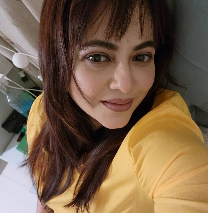 আবার কিছুদিন আগে যখন অভিনেত্রী ঐন্দ্রিলা সেন অসুস্থ হয়ে হাসপাতালে ভর্তি ছিলেন, তখনও তাঁকে সুস্থতা কামনায় পোস্ট করতে দেখা যায়।