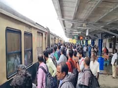 ফের রেল ভাড়ায় ছাড় পাবেন প্রবীণ নাগরিকরা ? উত্তরে এই বললেন রেলমন্ত্রী