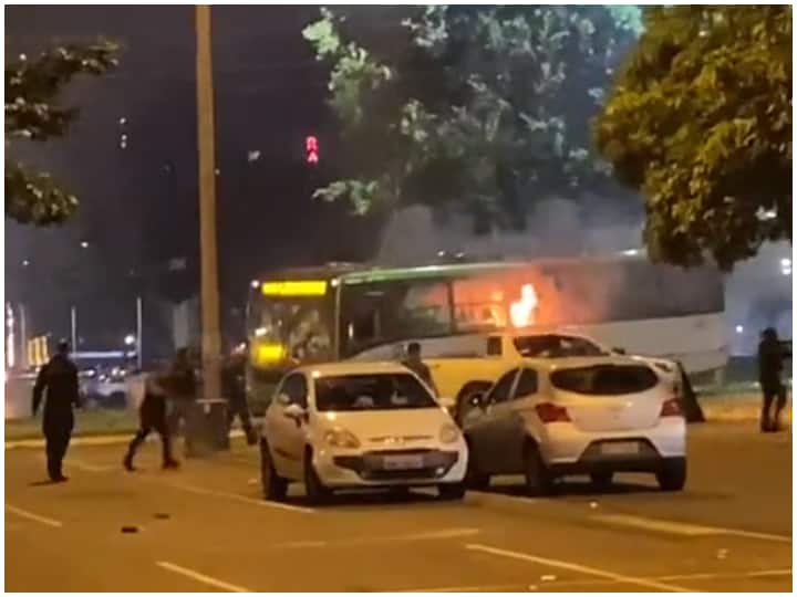 Brazil former President Bolsonaro Supporters attacked the police headquarters fire in Buses and cars Brazil: पूर्व राष्ट्रपति बोलसोनारो के समर्थकों का पुलिस मुख्यालय पर हमला, बसों और कारों को किया आग के हवाले, जानें क्या है विवाद की जड़