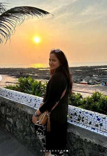 ਸਮੀਰਾ ਰੈੱਡੀ ਦਾ ਜਨਮ 14 ਦਸੰਬਰ 1978 ਨੂੰ ਮੁੰਬਈ ਵਿੱਚ ਹੋਇਆ ਸੀ। ਉਸਦਾ ਪਿਤਾ ਤੇਲਗੂ ਸੀ ਅਤੇ ਉਸਦੀ ਮਾਂ ਮੰਗਲੌਰ ਦੀ ਸੀ।