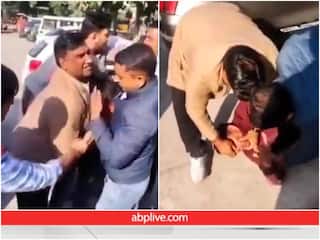 पकड़े जाने पर रिश्वत के पैसे निगलने लगा इंस्पेक्टर, हरियाणा का Video वायरल