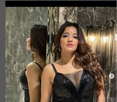 In Pics: 'इट्स टाईम टू रॉक' म्हणत मोनालिसाचा जाळ अन् धूर संगटच...