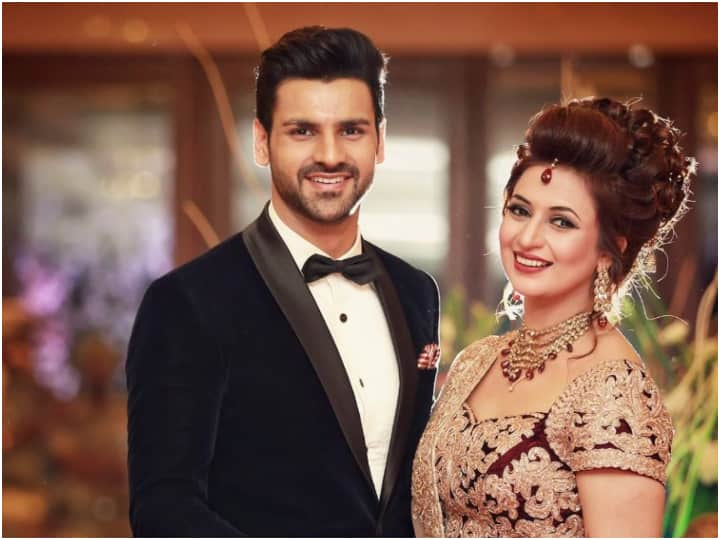 Divyanka Tripathi Wedding Album: दिव्यांका त्रिपाठी टीवी इंडस्ट्री की मोस्ट टैलेंटेड एक्ट्रेस में से एक हैं. उन्होंने विवेक दाहिया से शादी की है. चलिए आज एक नजर इस कपल की वेडिंग एल्बम पर डालते हैं.