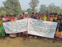 नारायणपुर: नक्सल क्षेत्र के ग्रामीणों ने पुलिस पर लगाया झूठे केस में फंसाने का आरोप, विरोध में दिया धरना