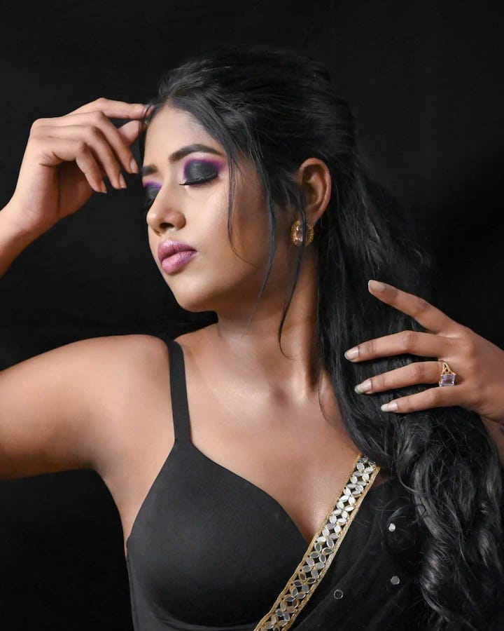 ప్రస్తుతం వర్మ-సిరి ఇంటర్వ్యూ నెట్టింట్లో వైరల్ అవుతోంది.Photo Credit: Siri Stazie/Instagram