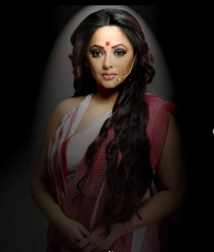 ব্যক্তিগত জীবন থেকে পেশাগত জীবন। নেটিজেনদের আগ্রহও তাঁকে নিয়ে অসীম