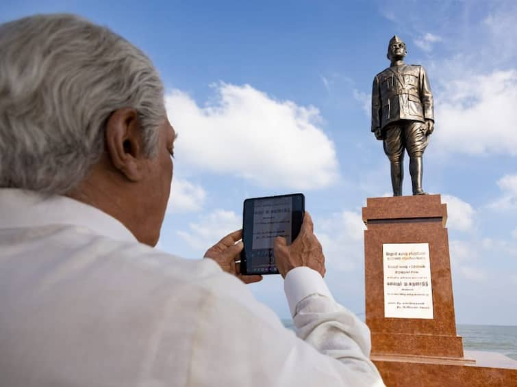 Indian 2 shooting spot Kamal haasan shares picture from Netaji memorial established by ex cm Karunanidhi with heartfelt note Indian 2: இந்தியன் தாத்தா கெட் அப்... கலைஞர் திறந்து வைத்த நேதாஜி சிலை... நடிகர் கமல்ஹாசன் நெகிழ்ச்சிப் பதிவு!